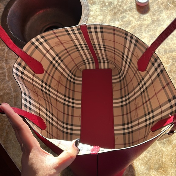 Burberry Reversible Tote Bag - Picture 3 of 6